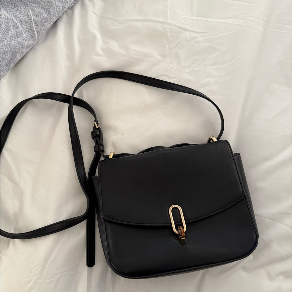 Elegant Black Leather Shoulder Bag